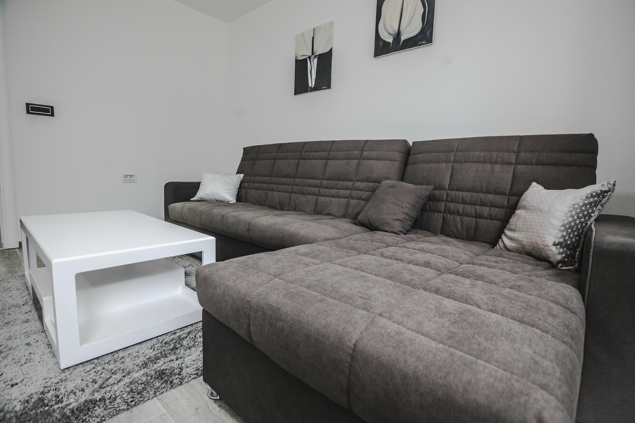 Kristal Apartmani Arandjelovac Luaran gambar